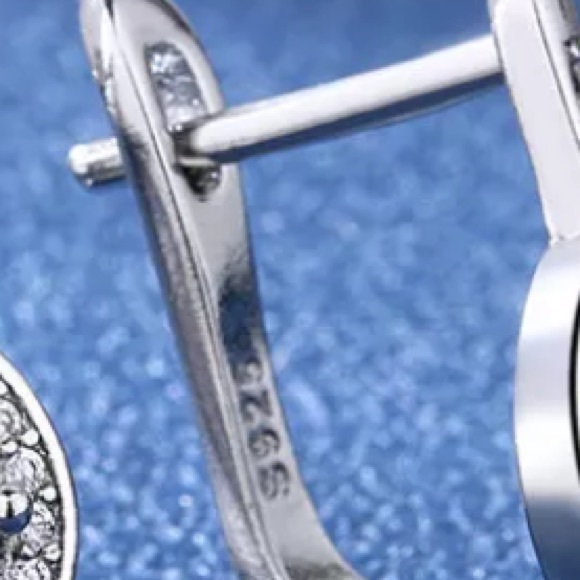 NWT GORGEOUS 18k gold platedEarrings - Picture 6 of 7